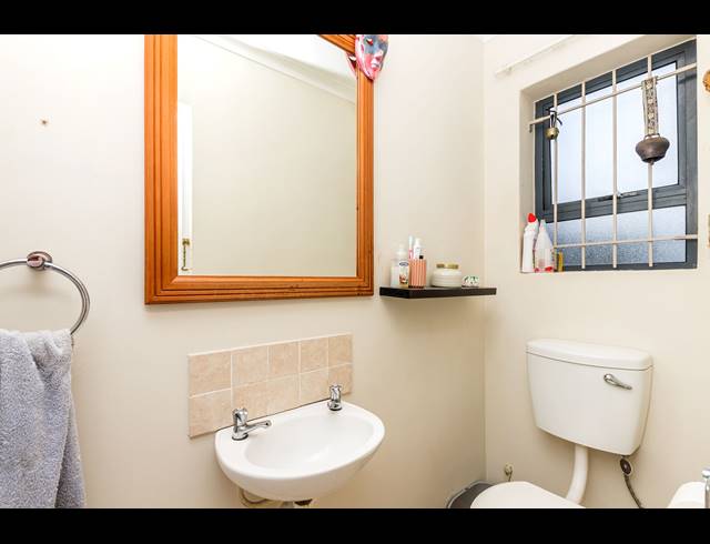 2 BEDROOM FLAT FOR SALE IN PLUMSTEAD
